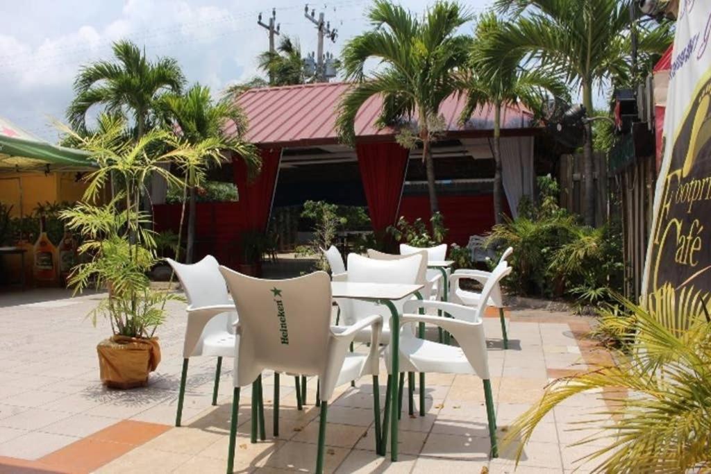 The Mango Lodge Kingston Ngoại thất bức ảnh